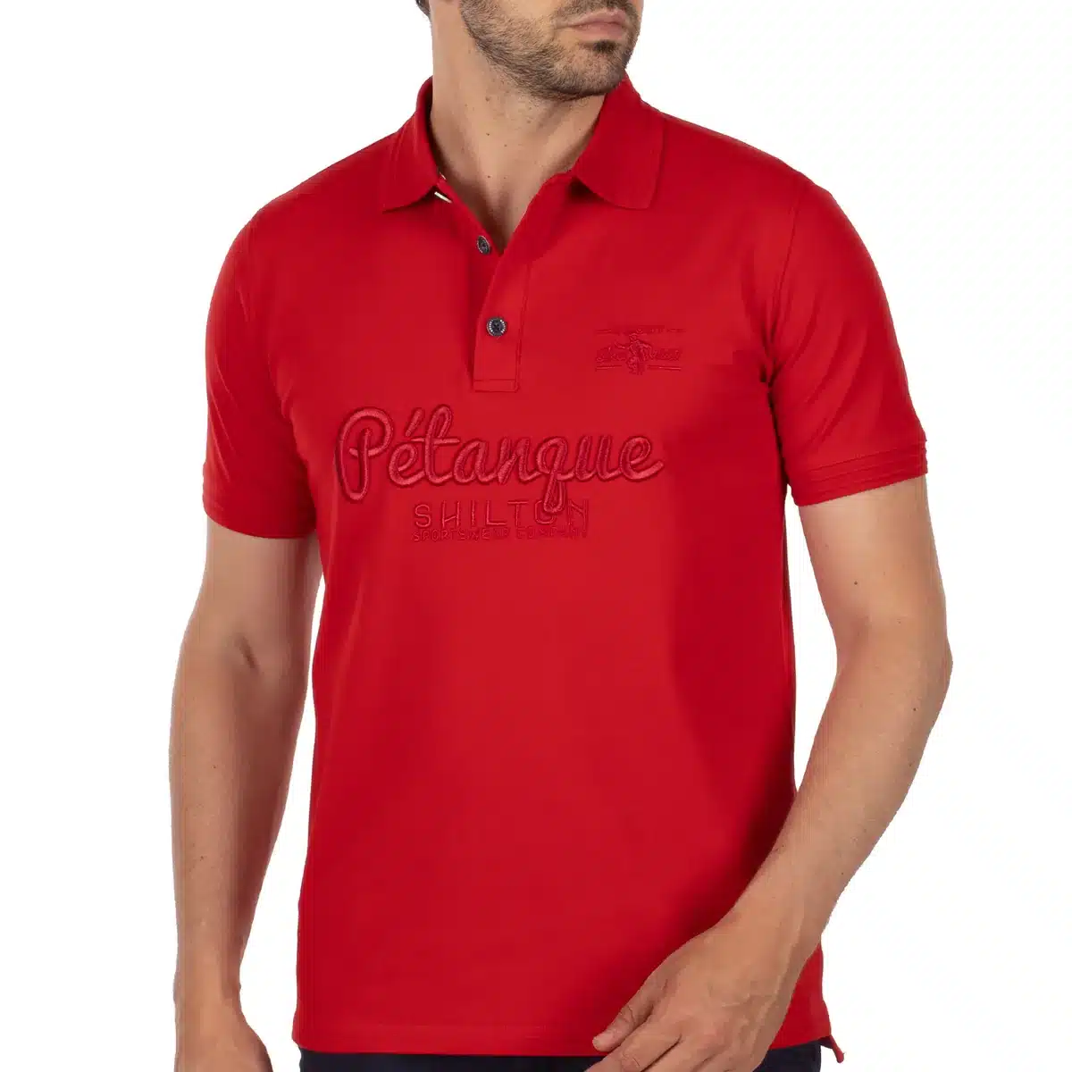 Shilton Pétanque : polos, casquette et tenue des Masters, notre guide d'achat 7 Polo Masters Pétanque Shilton rouge à manches courtes, le mot « Pétanque » brodé ton sur ton